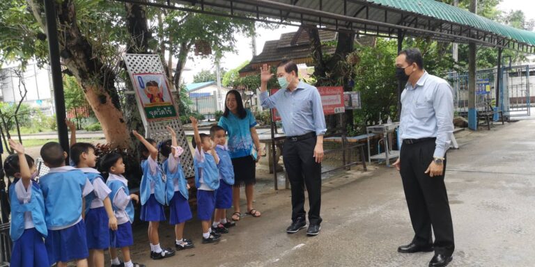 ท่านวันชัย จงสุทธานามณี นายกเทศมนตรีนครเชียงราย ได้มาตรวจเยี่ยมโรงเรียน